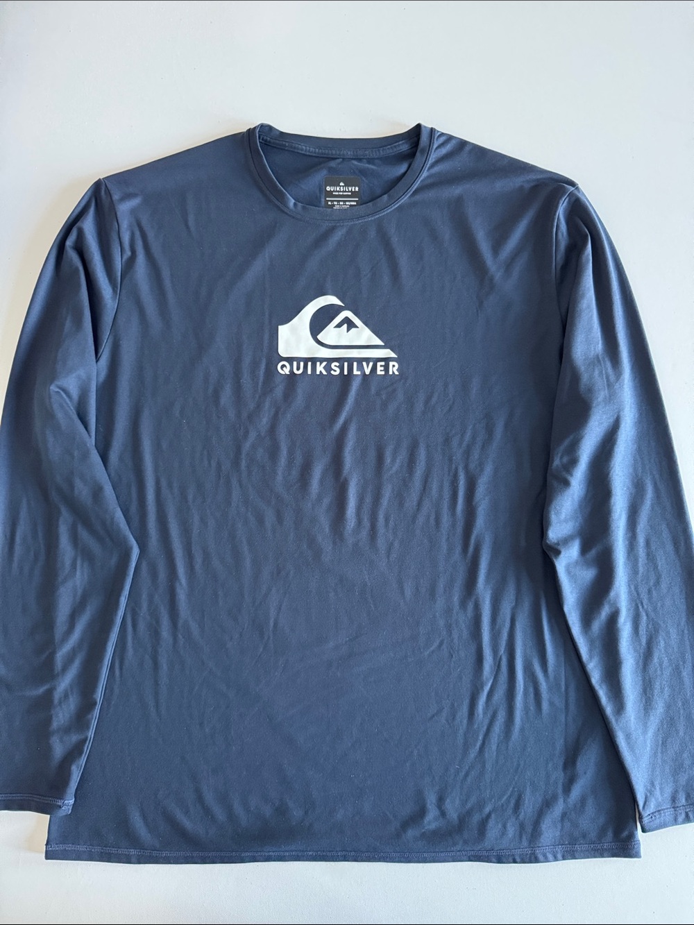 This is a Quiksilver Men's Solid Streak Long Sleeve Surf Tee.